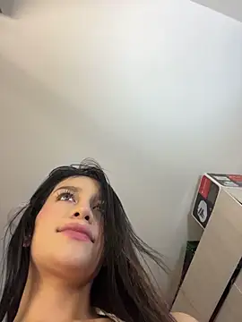 Chat XXX en directo de Emmily_19