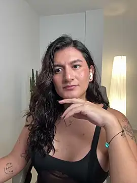 Pokazy przed kamerką – ari_artis