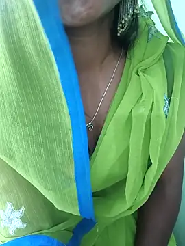 Miakhalifa24: διαδικτυακό σόου στην κάμερα