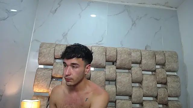 KathyAiden Show in webcam