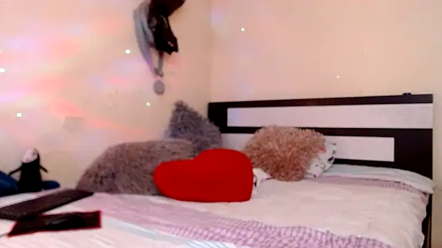 chika_hellar – Naživo XXX chat