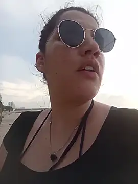 carmesix: διαδικτυακό σόου στην κάμερα