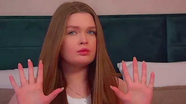 CrystalLyons live XXX chat