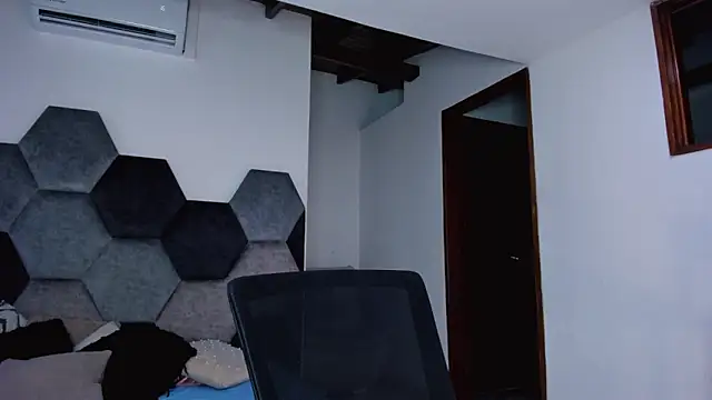 MikaelaStone Chat XXX in diretta