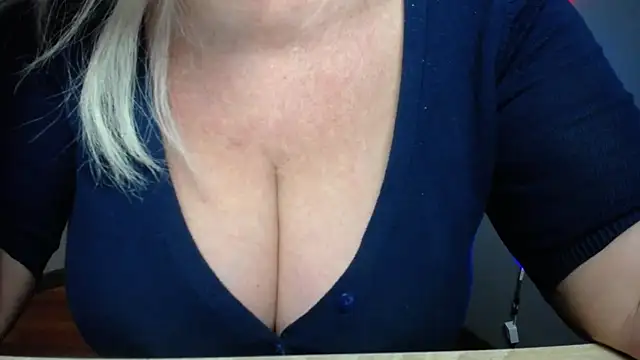 BlondyLeeBest élő XXX-chatje