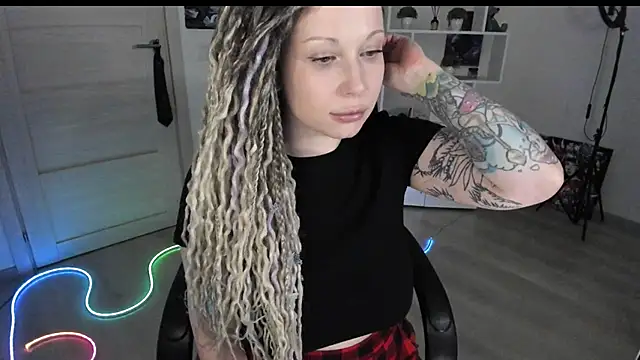 Chatroom XXX en direct de HoneySallyMoore