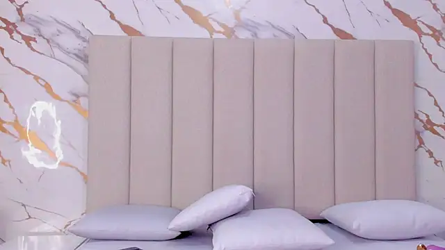 _bella_rossee_'s Live XXX Chat