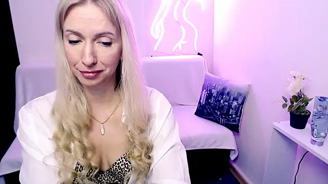 Cute_Smile_Shy: απευθείας συνομιλία ΧΧΧ