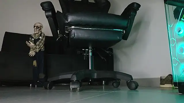 cash_master888 Live XXX Chat