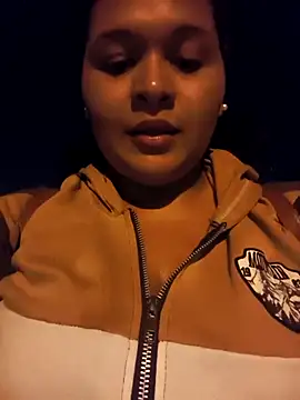 Adina_SkalyのライブXXXチャッ ト