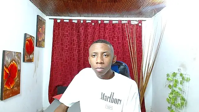 milo018 Chat XXX live