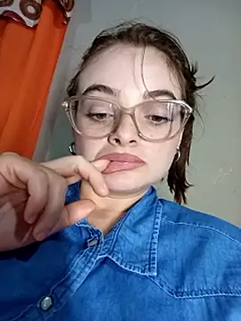 Emmacut: απευθείας συνομιλία ΧΧΧ