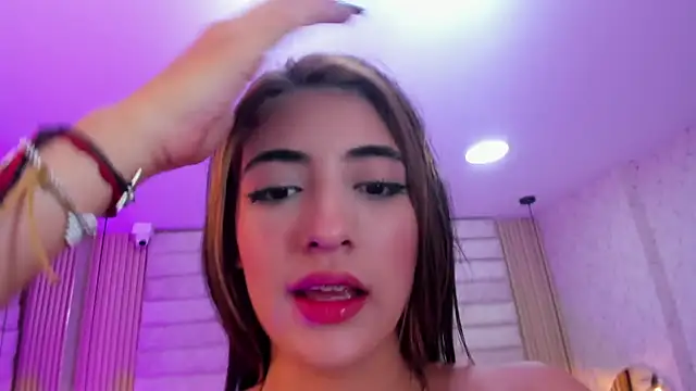 VictoriaaBlair Chat XXX live