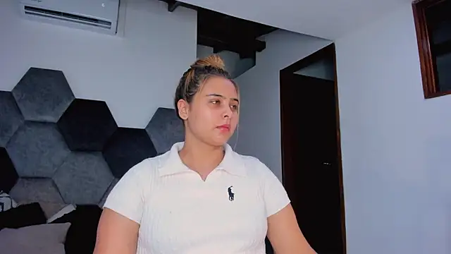 Živý XXX chat MikaelaStone