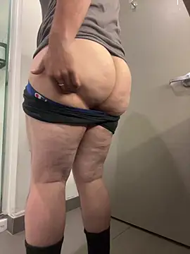 itzdaddy14: διαδικτυακό σόου στην κάμερα