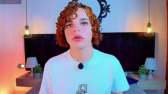 Skyee_angel élő XXX-chatje