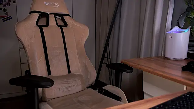 Liuba_FoxのライブXXXチャット