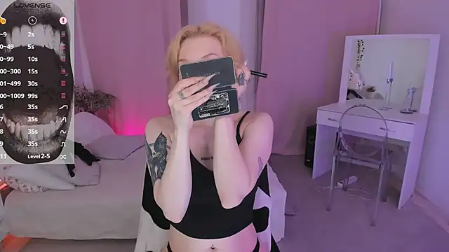 evathority: онлайн-секс-чат