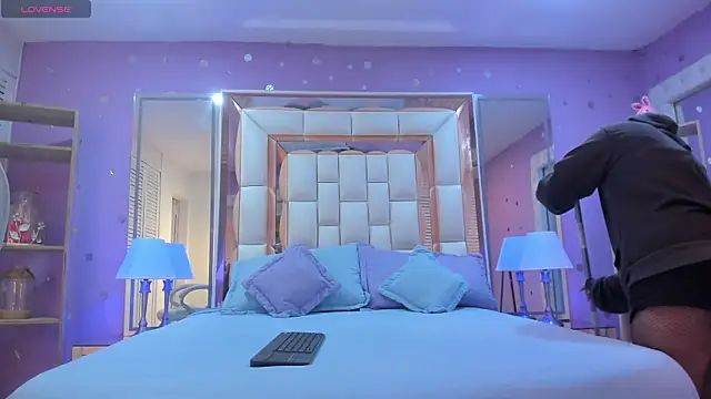 Goldentemptation_'s Live XXX Chat