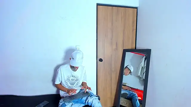 Darwinstark_: διαδικτυακό σόου στην κάμερα