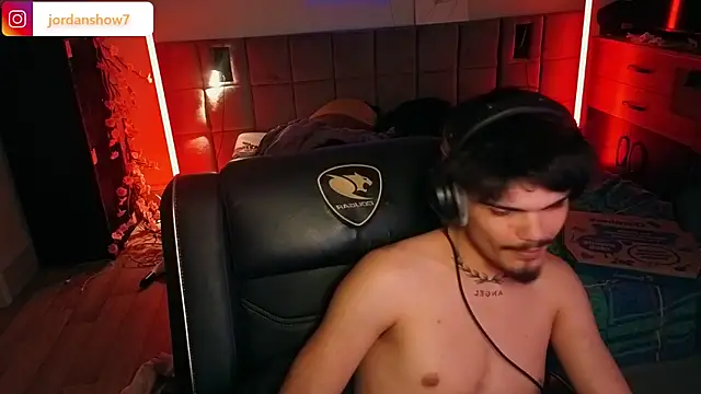 JordanShow: онлайн-секс-чат