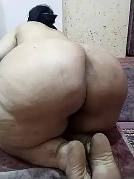 Mama_Queeen Adlı Modelin Web Kamerası Şovu