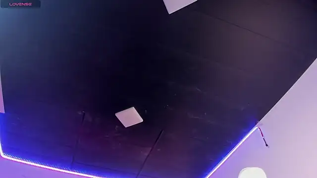 adhalee_js' Live XXX Chat