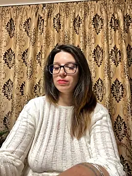 NadiraNoor Show in webcam