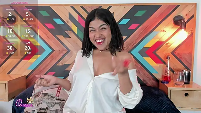 Chat +18 de NaiirobiSwan ao vivo