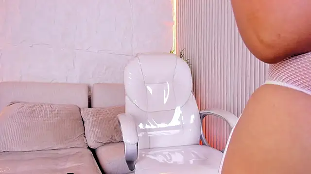 Chat XXX en directo de LucieMillerr