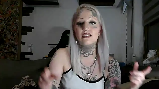 Czat XXX na żywo – RoxxyInk