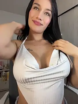 Emmily_19のウェブカメラショー