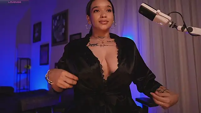 HannahW_ Pertunjukan Webcam