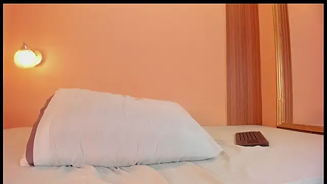 Show modela MiaFoxxx5 na web-kameri