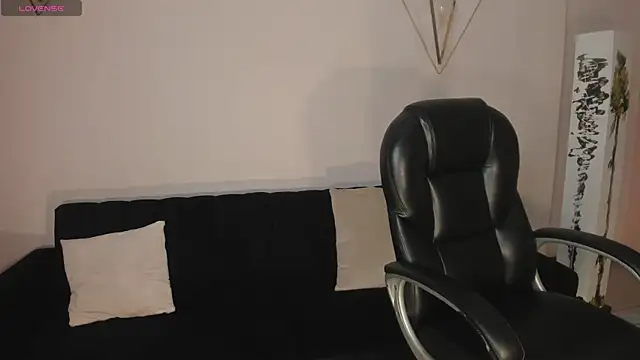 Chat +18 de JuanitaClay ao vivo