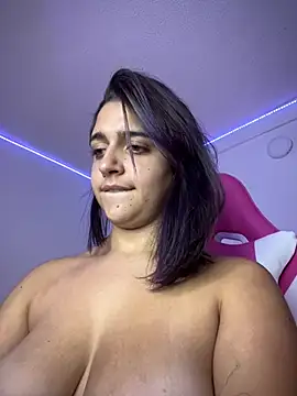 Aliciia777: онлайн-секс-чат