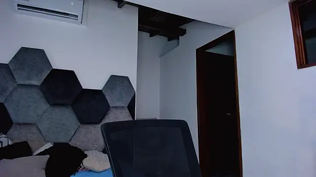 MikaelaStone লাইভ XXX চ্যাট