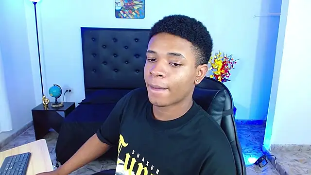 liiam3 Adlı Modelin Canlı XXX Sohbeti