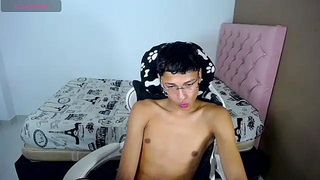 Im_David_01 লাইভ XXX চ্যাট