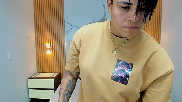 XXX chat uživo modela KAROLLJONES1