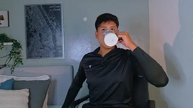 Pokazy przed kamerką – Raiden_boyy