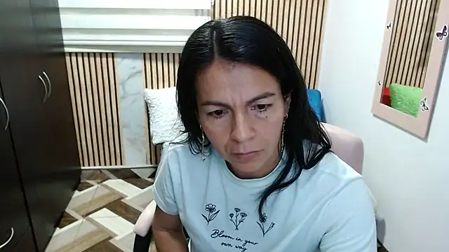 Chat +18 de camilavargas_ ao vivo