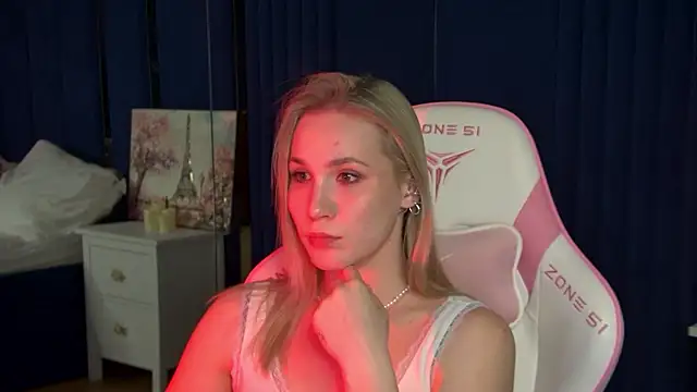 Chat +18 de ElaraVoltage ao vivo