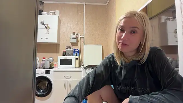 AngelJeni élő XXX-chatje