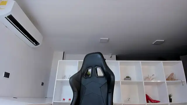 natural_bigboobs' Live XXX Chat