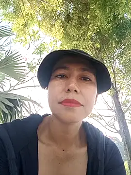 แชท XXX สดของ 2HotAsain4u