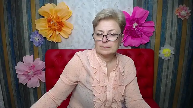 EmiliaGree Adlı Modelin Canlı XXX Sohbeti