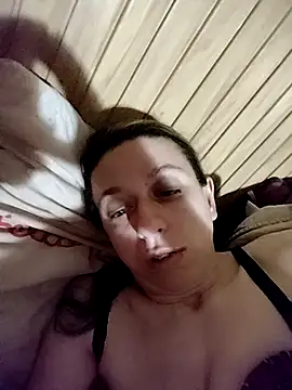 TheBunnyAndTheMaster élő XXX-chatje