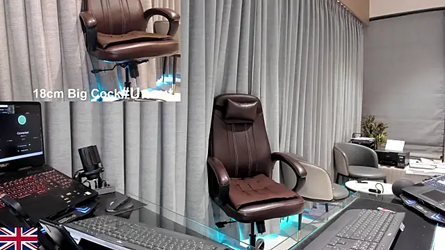 OnlineBossUK Live XXX-chat