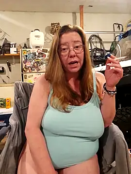 MsShelby40: διαδικτυακό σόου στην κάμερα